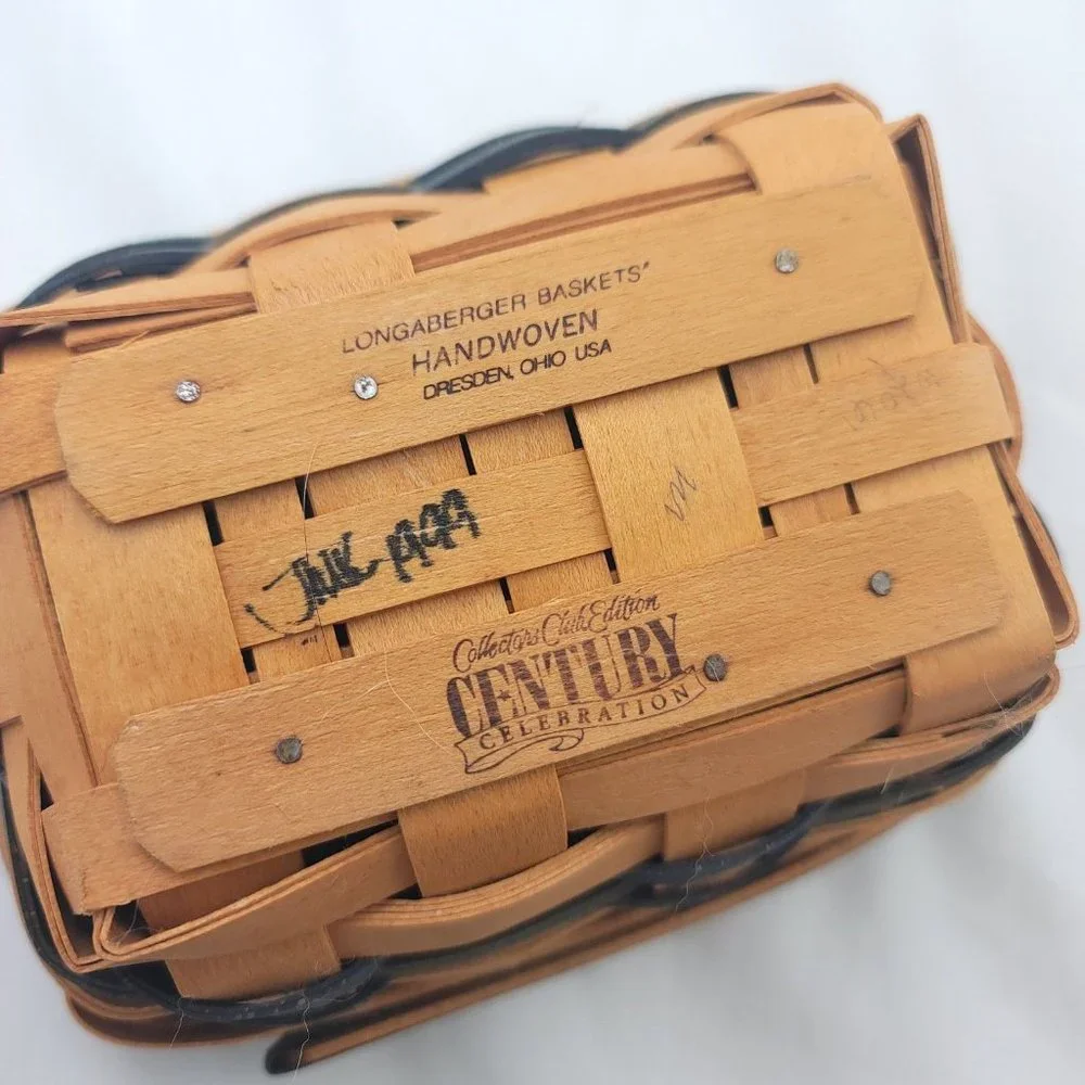 Longaberger Blue 1999 Edition Leather Handle Collectors Club Renewal Basket